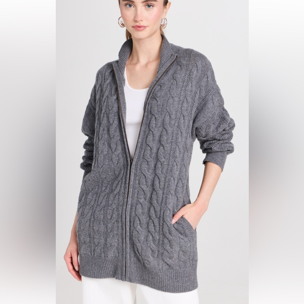 Le Kasha
Akita Cashmere Cardigan NWT - size M/L